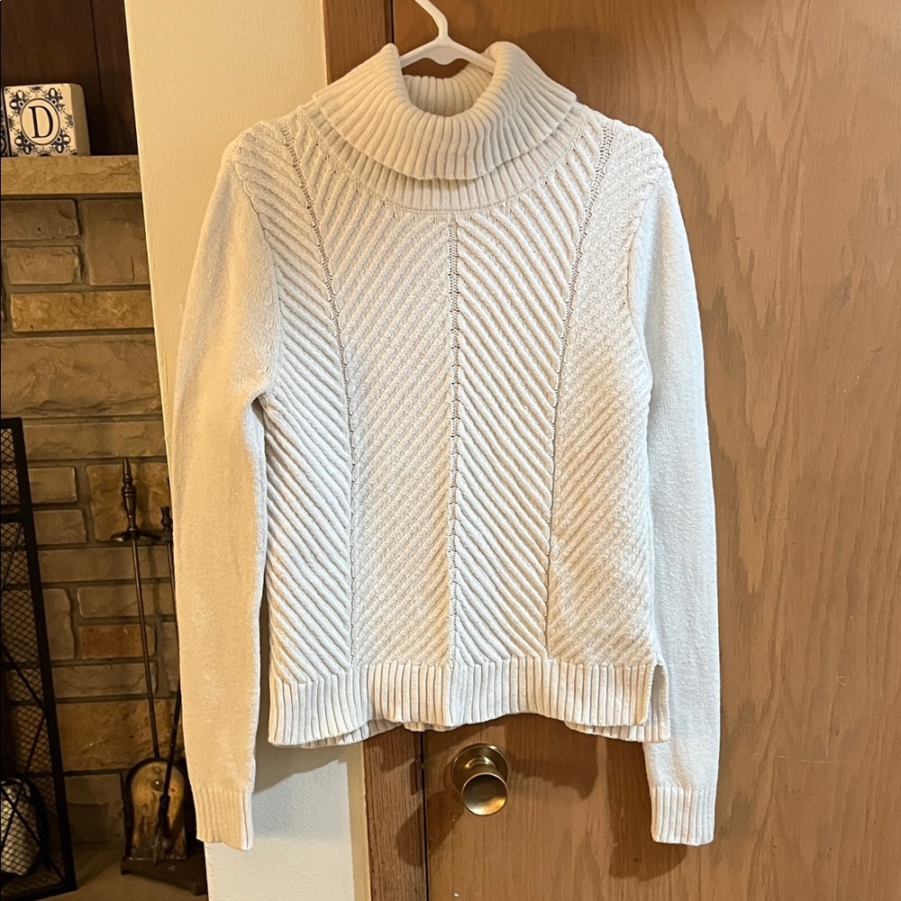Banana Republic Cream Turtleneck Sweater - Size Small